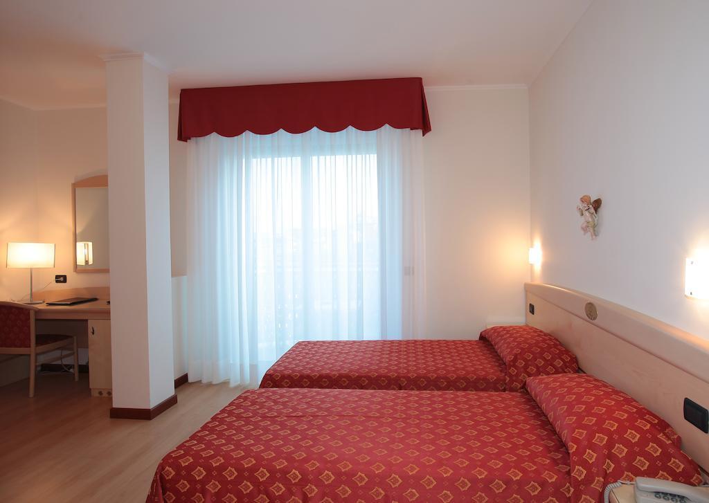 Hotel Helios Lido di Jesolo Exterior foto