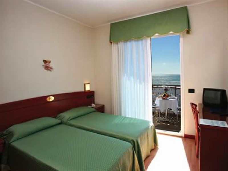 Hotel Helios Lido di Jesolo Exterior foto